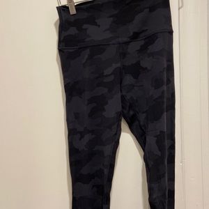 PERFECT CONDITION lulu lemon size 8 Camo leggings